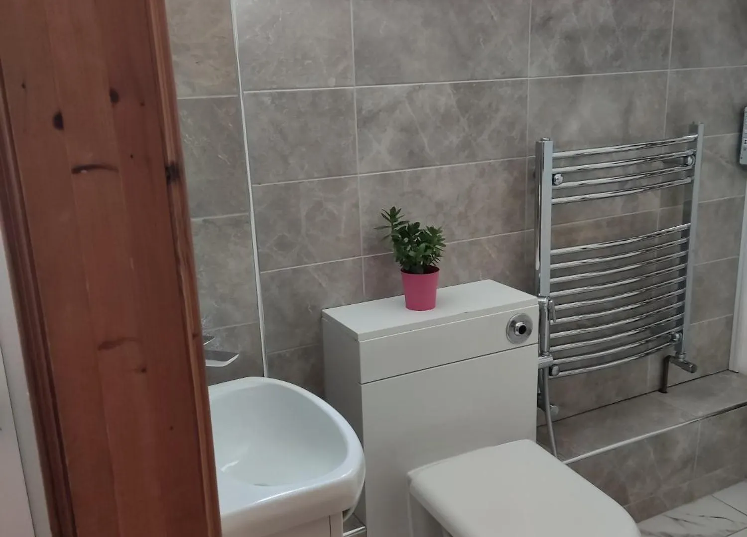 3 Bedroom House Up To 8 Guests Free Parking Close To Nature Reserves, Golf Courses, Beach Bournemouth Daire